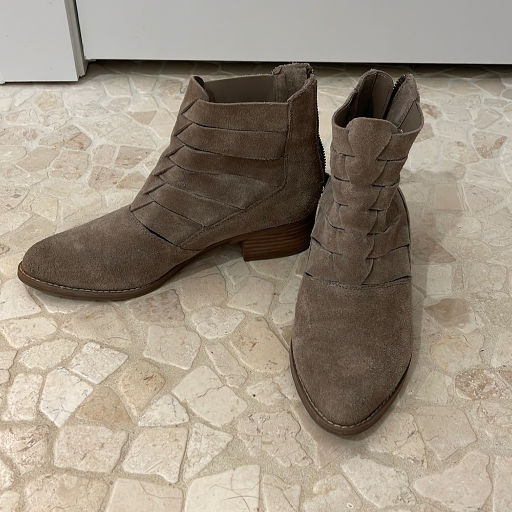 Volatile suede booties